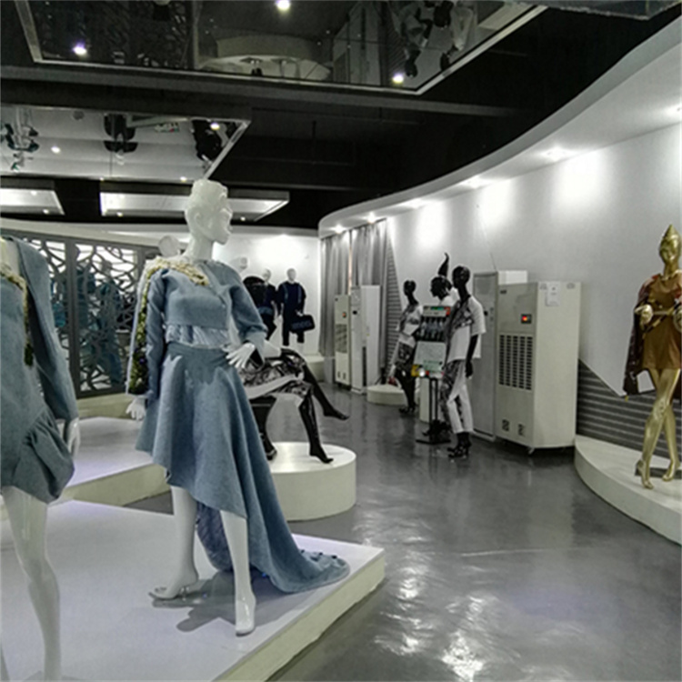 塑料车间太潮如何除湿？